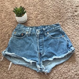 Levi cut off shorts